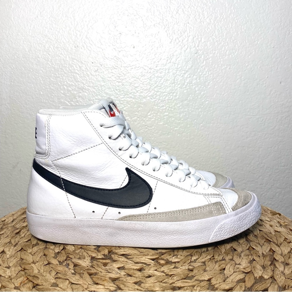 Nike Women's White and Black High-Top Sneakers